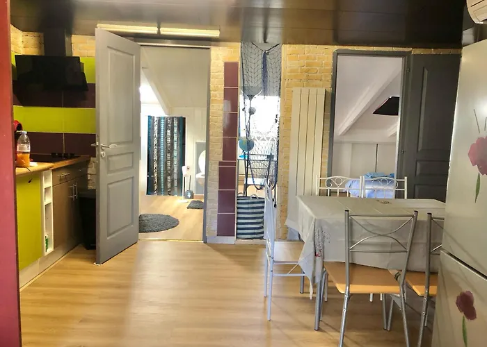 Apt 2-3 Pces Dans Le Carre D Or A 290 M Des Plages